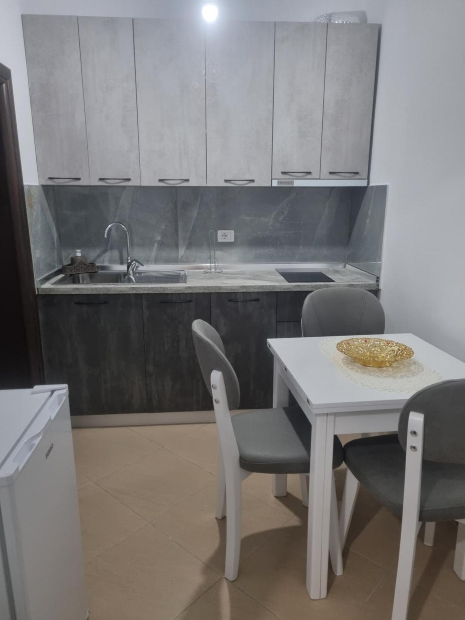 Vila Megi-Rent Room فلورا المظهر الخارجي الصورة