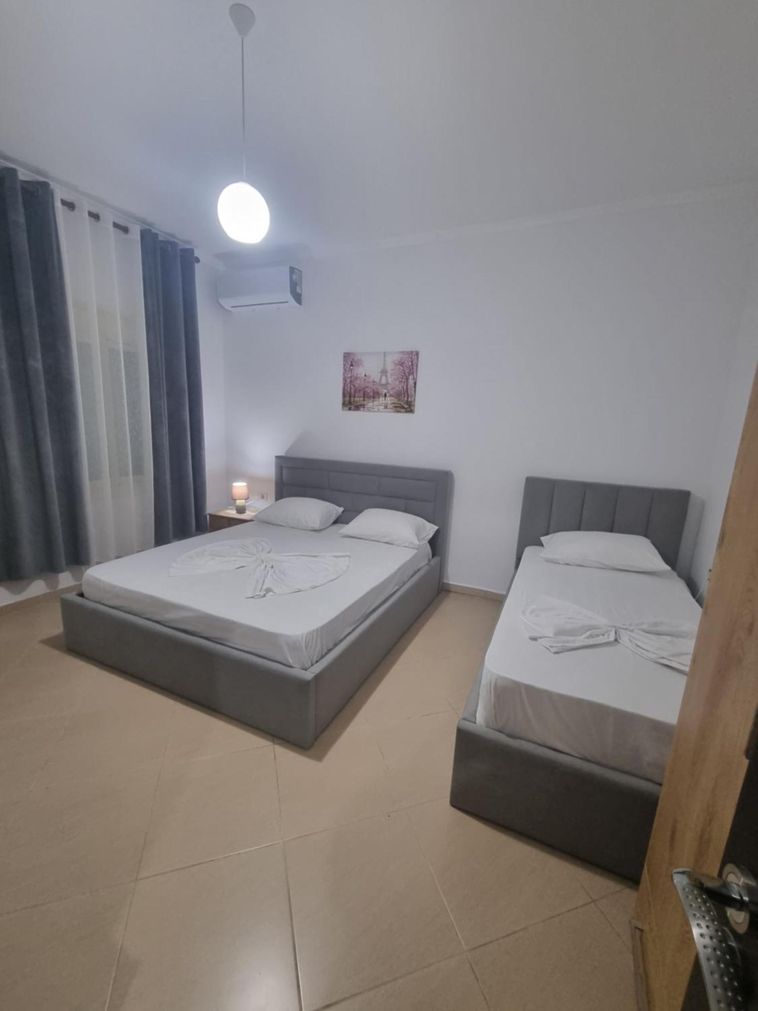 Vila Megi-Rent Room فلورا الغرفة الصورة