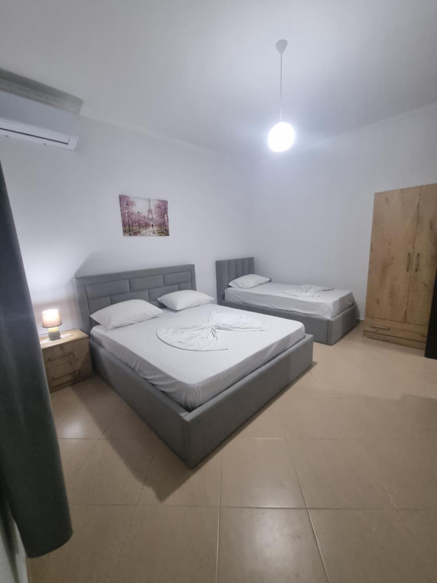 Vila Megi-Rent Room فلورا الغرفة الصورة