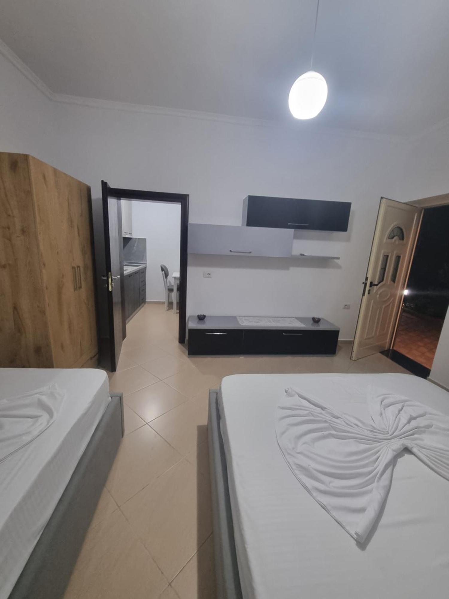 Vila Megi-Rent Room فلورا الغرفة الصورة