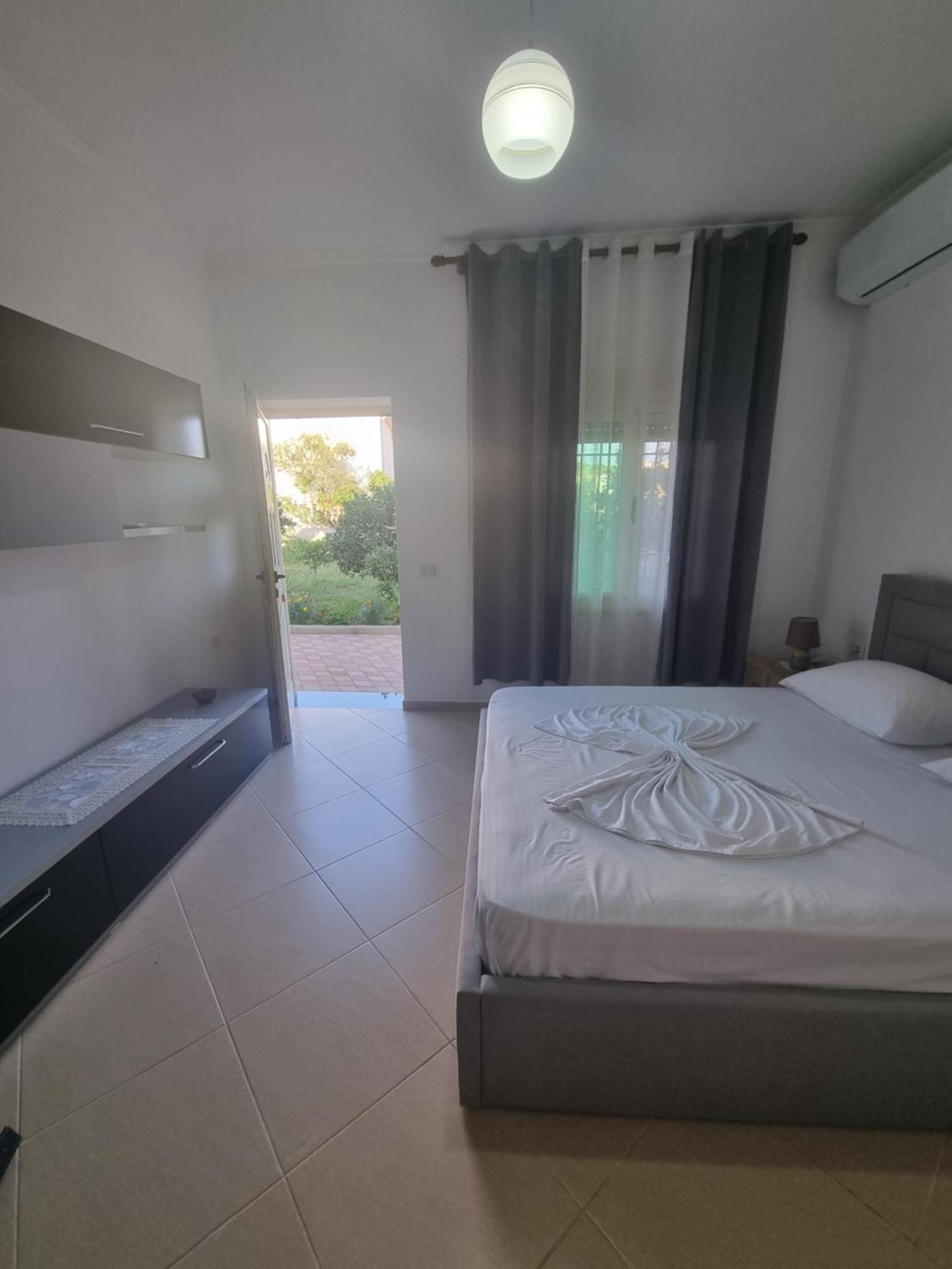 Vila Megi-Rent Room فلورا الغرفة الصورة