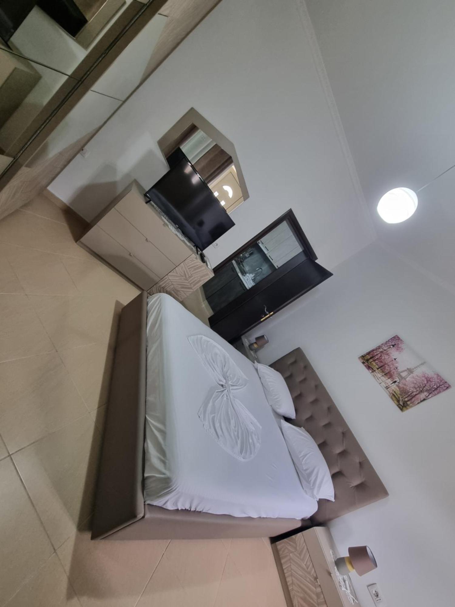 Vila Megi-Rent Room فلورا الغرفة الصورة