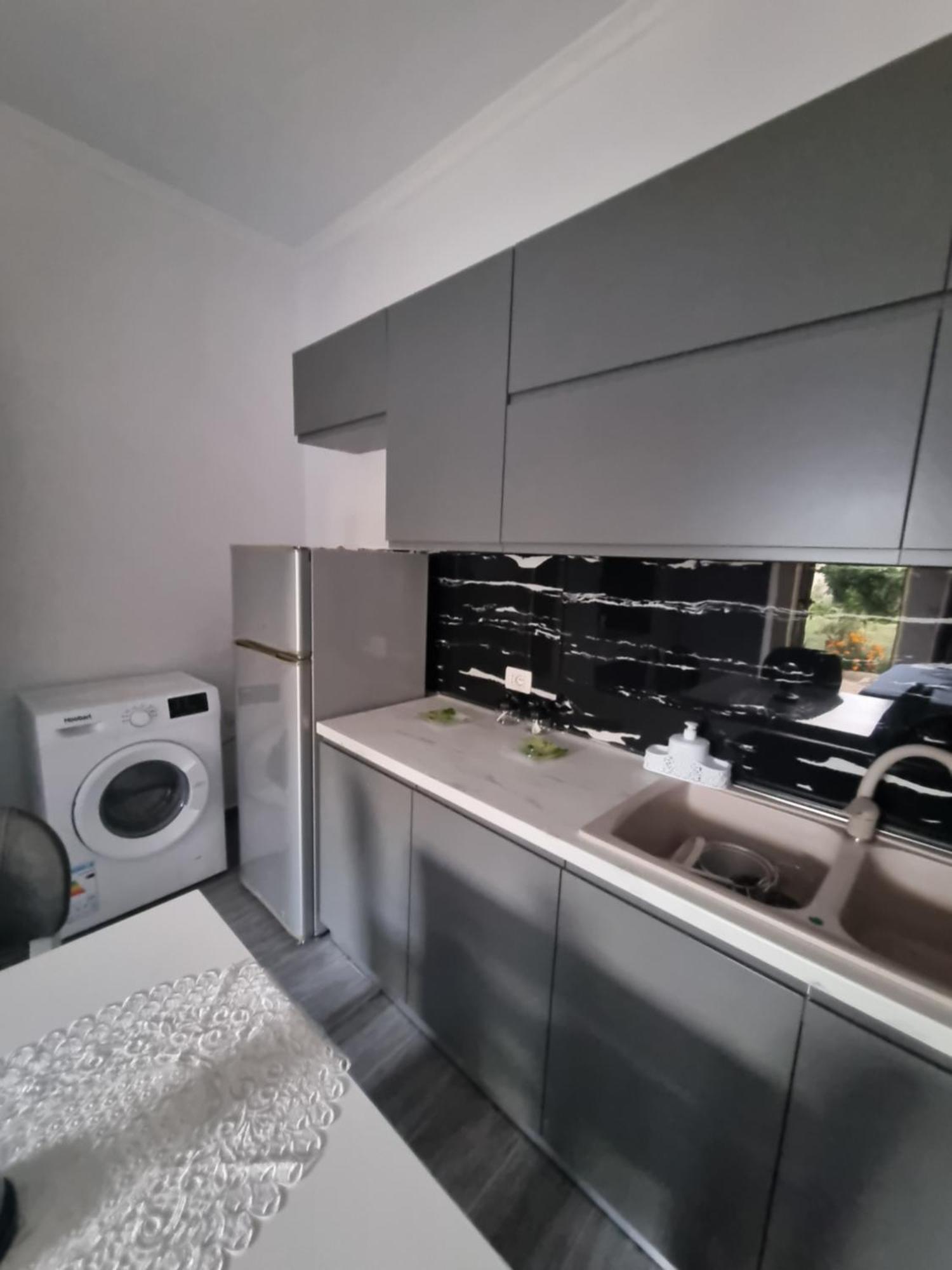 Vila Megi-Rent Room فلورا الغرفة الصورة