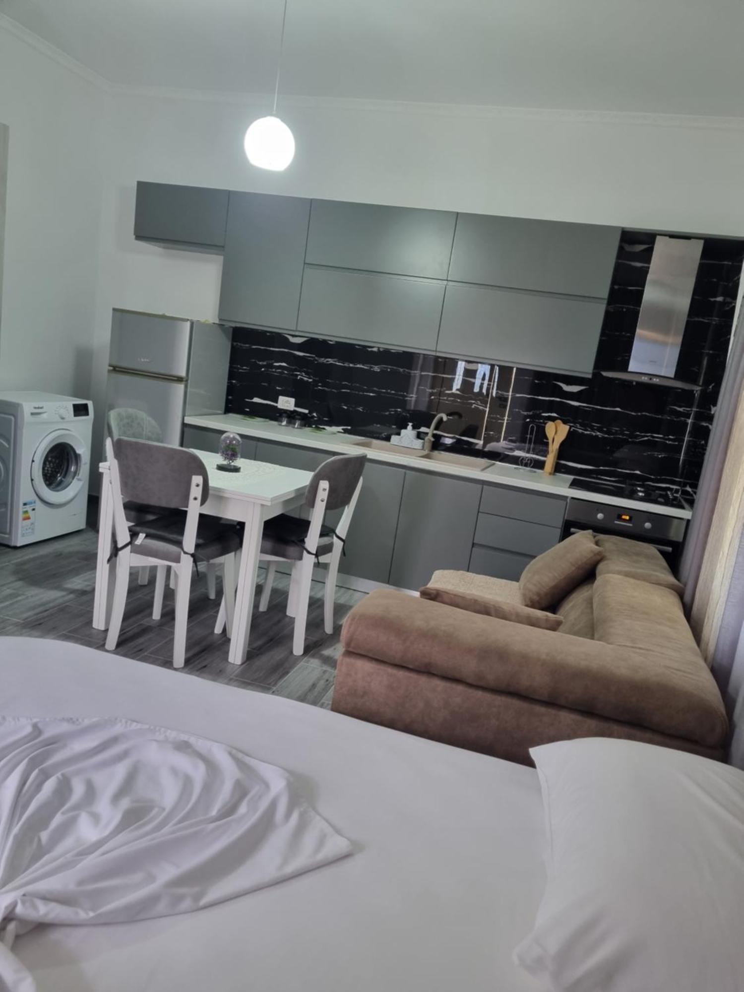 Vila Megi-Rent Room فلورا الغرفة الصورة