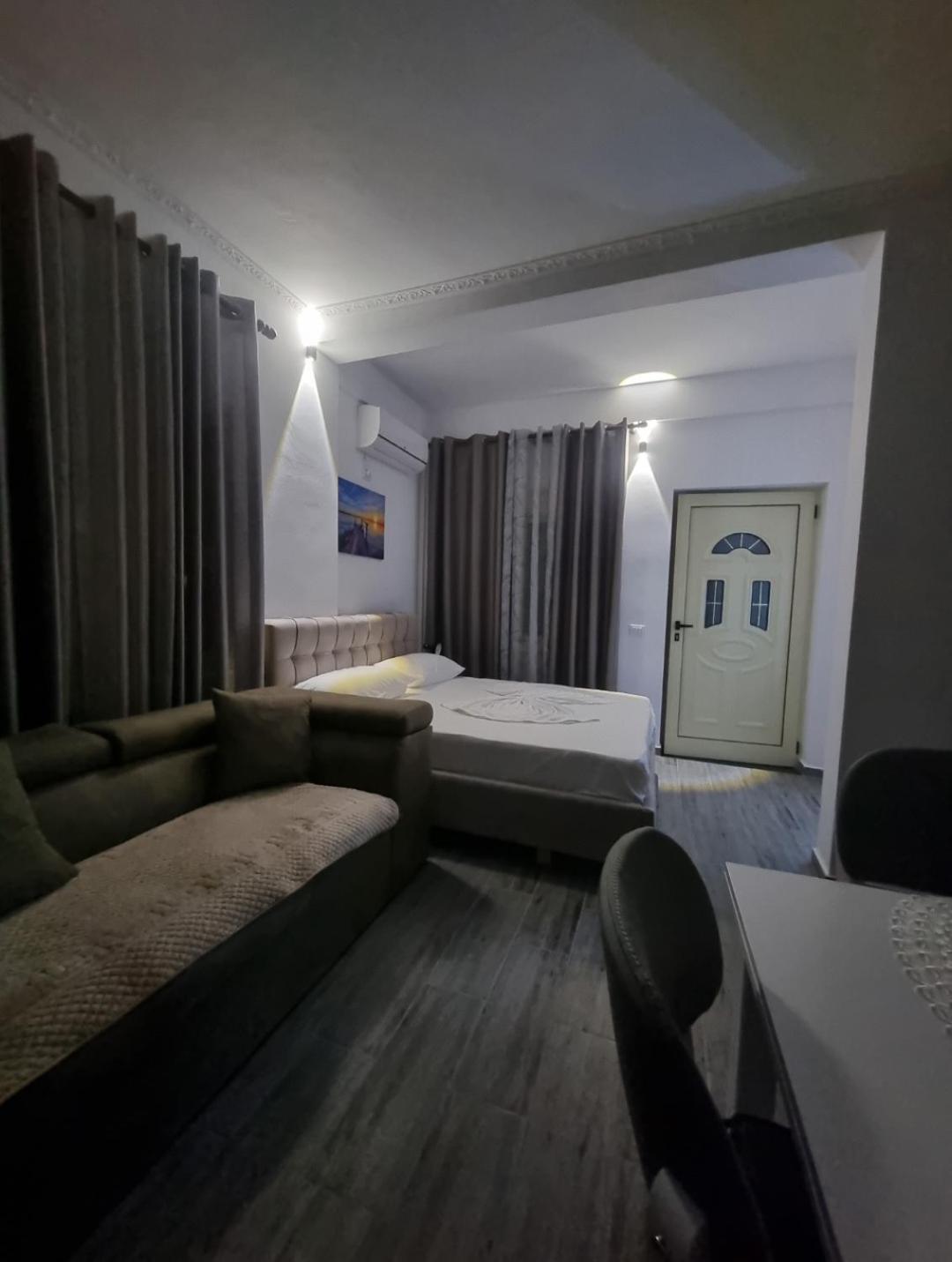 Vila Megi-Rent Room فلورا الغرفة الصورة