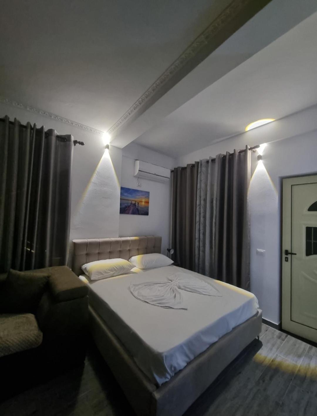 Vila Megi-Rent Room فلورا المظهر الخارجي الصورة