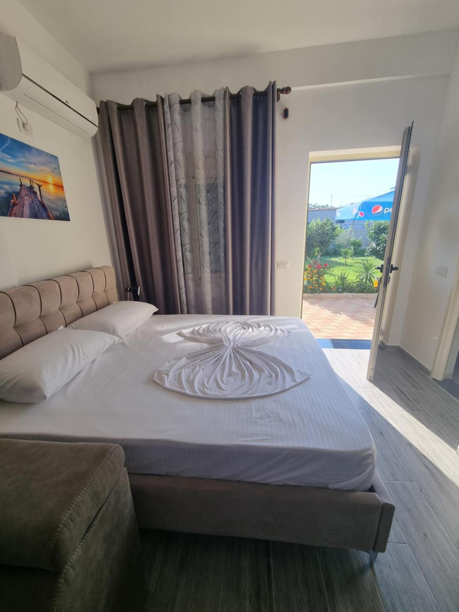Vila Megi-Rent Room فلورا المظهر الخارجي الصورة