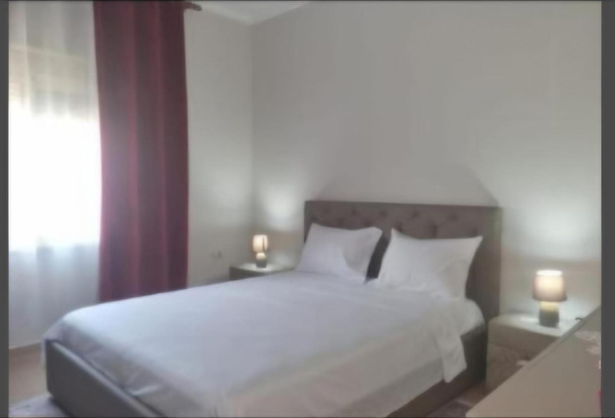 Vila Megi-Rent Room فلورا الغرفة الصورة